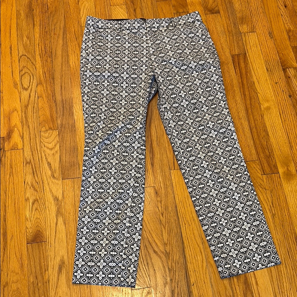 Banana Republic Reegan Women’s pants , Black /White Patterned , Mid Rise , sz 8
